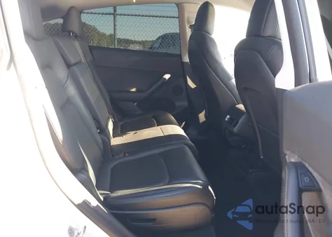 2022 Tesla Model Y Long Range Dual Motor All-Wheel Drive z USA, uszkodzony, nr VIN 7SAYGAEE1NF336521